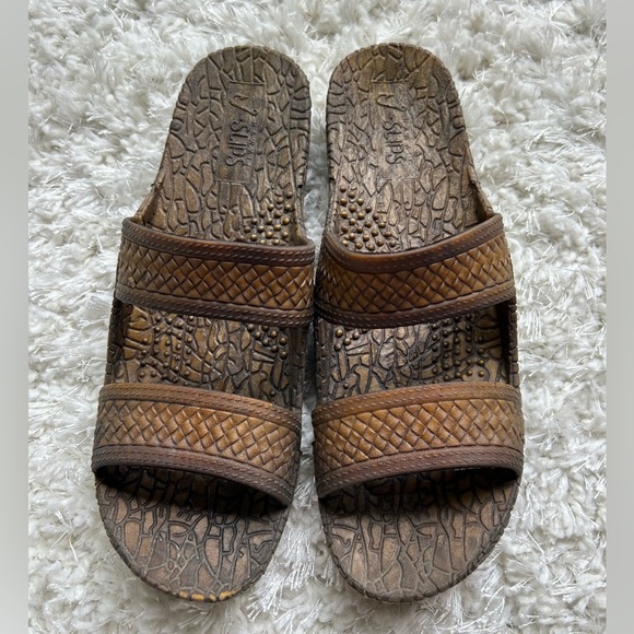 Hawaiian Sandals - Picture 1 of 3